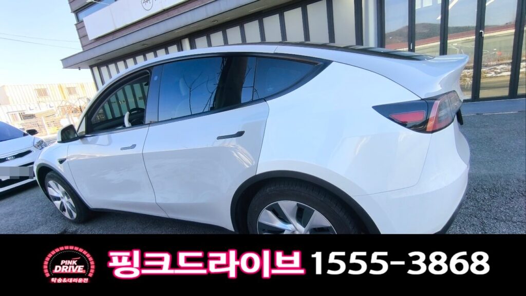 테슬라 전기차 도착 후 좌측 옆면